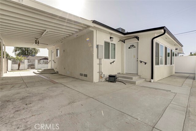 Building Photo - 13327 Strathern St