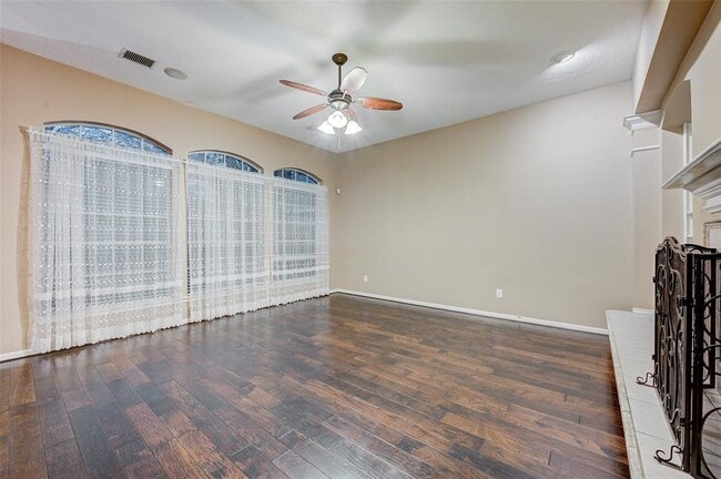 Building Photo - 815 Pointe Loma Dr