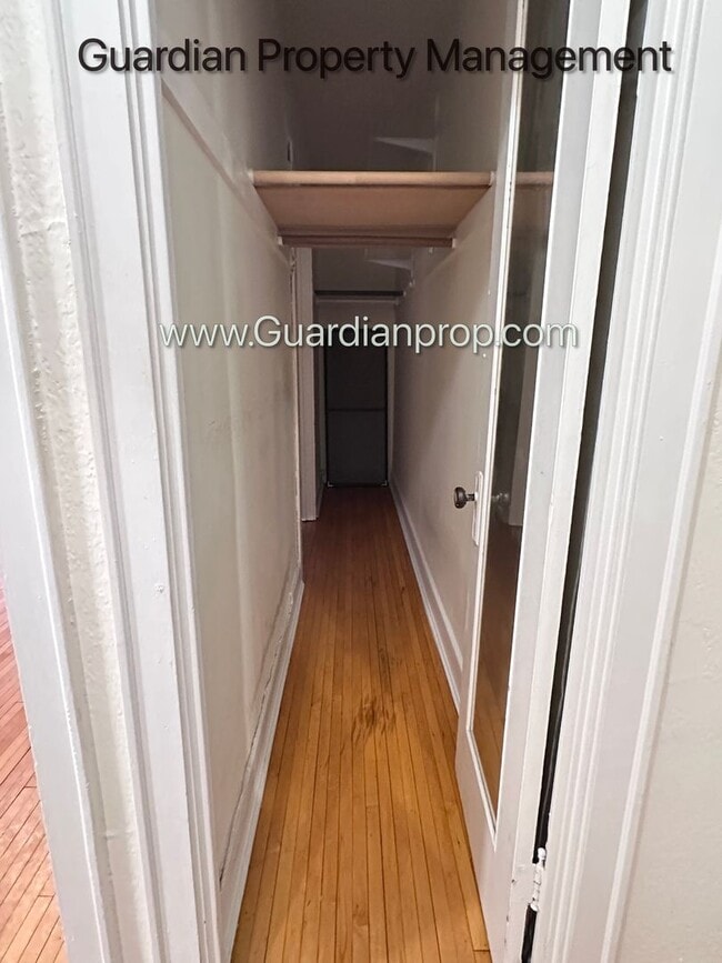 Building Photo - 2nd Floor Corner, Blocks from Bde Maka Ska, Heat Paid, 1 Month Free, Video Walkthrough