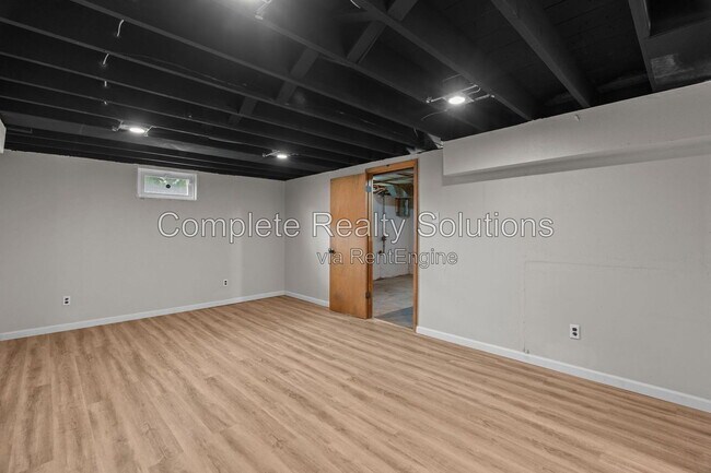 Building Photo - 201 Sadonia Ave