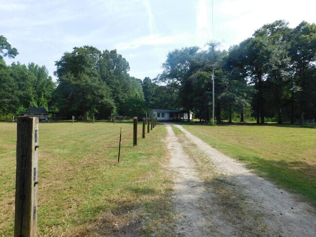 Building Photo - 900 Loftin Farm Rd