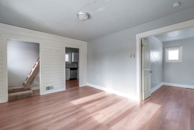 Building Photo - Charming 4 Bed, 2 Bath Home in Ogden, Clos...