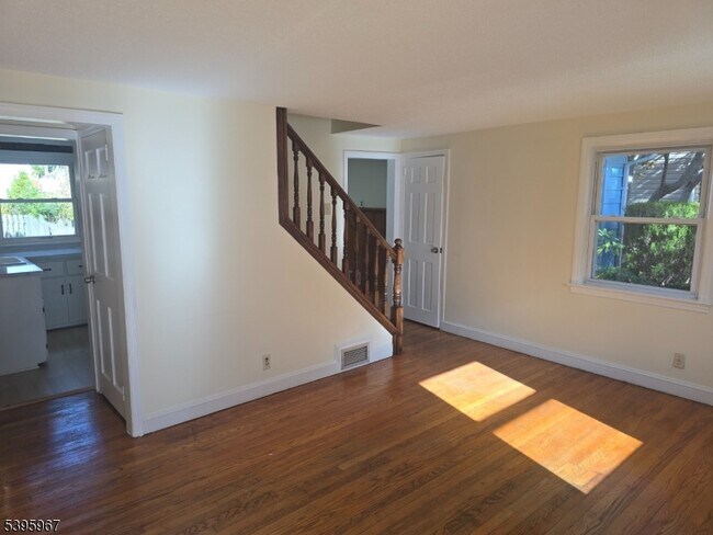 Building Photo - 1815 Vauxhall Rd