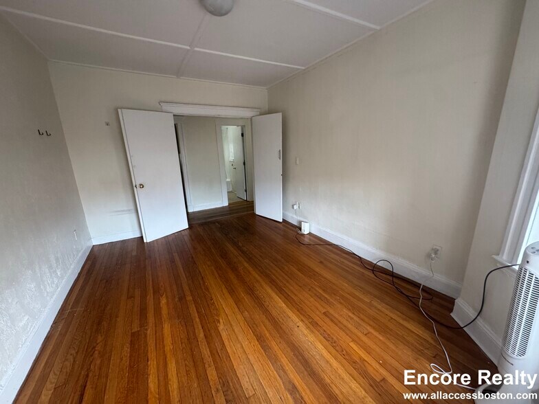 Building Photo - 2 Charlesgate W