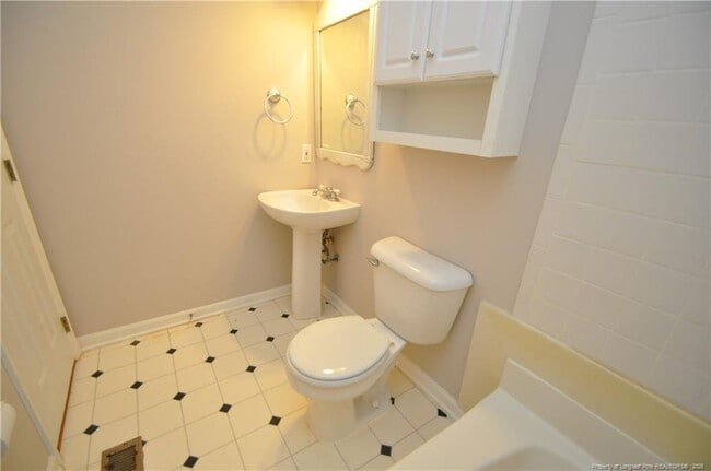 Building Photo - 2128 Leadenhall Way