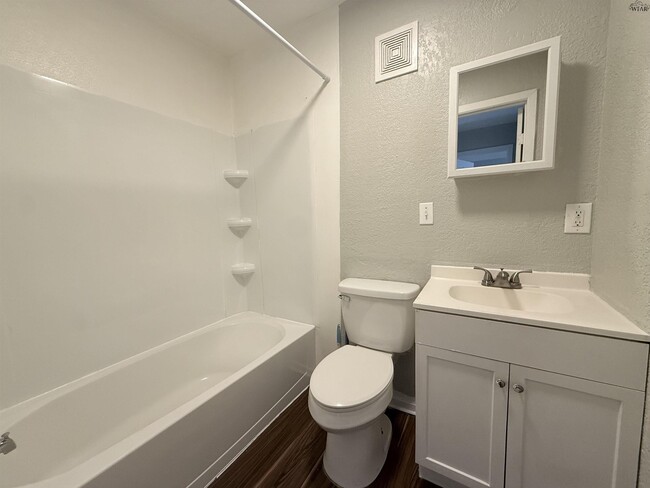 Building Photo - 1710 10th St