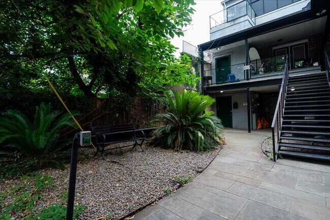 Building Photo - Fully Furnished Downtown Rental Available June 1st!!!