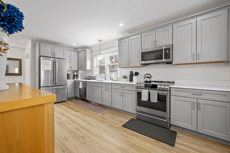 Building Photo - 284 Highland St