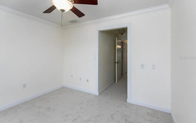 Building Photo - Centrally Located 3 bedroom 2.5 bath Townhome.