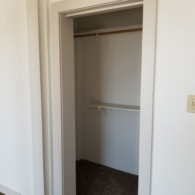 Building Photo - Spacious 2 bed 1 bath apartment on Main st...