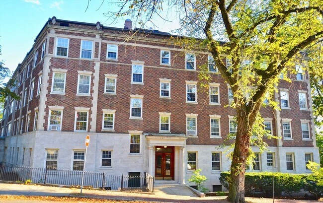 Building Photo - 86 Buckingham St