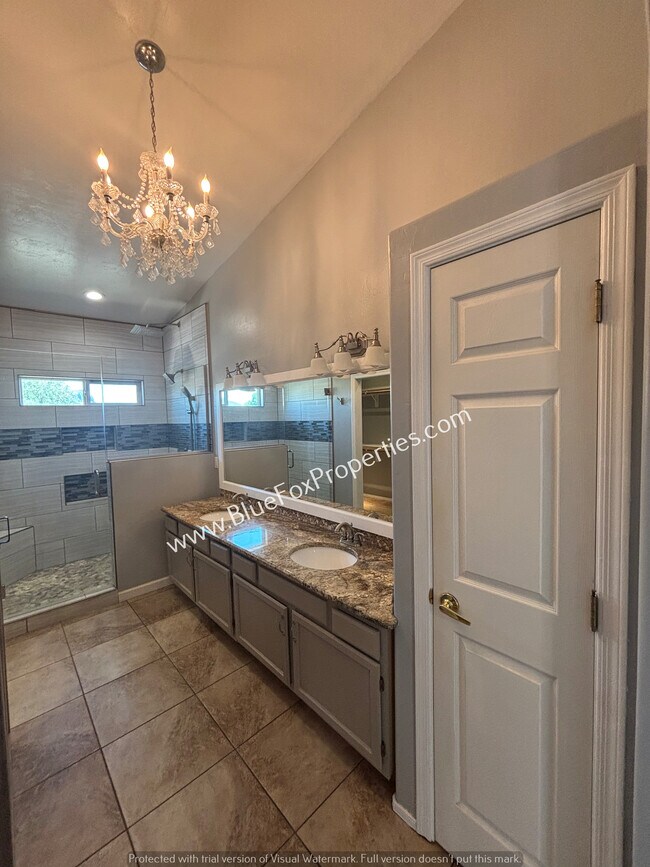 Building Photo - 7180 W Maple Ridge Dr