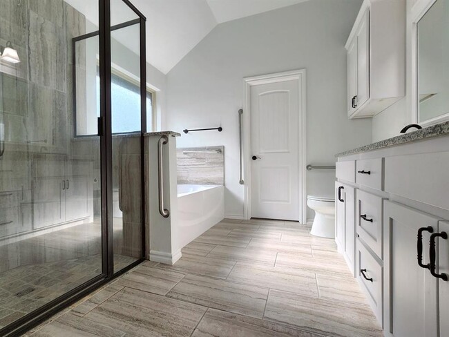 Building Photo - 2400 Frisco Way
