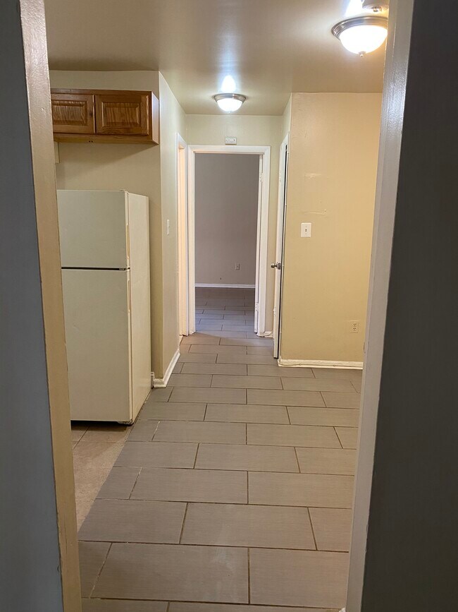 Hallway - 4101 Gault Plz NE