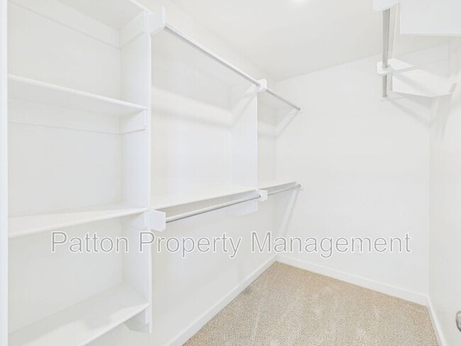 Building Photo - 3007 Farmyard Dr