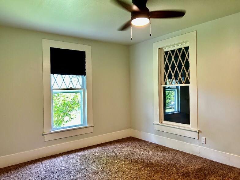 Building Photo - 505 Bon Ami St