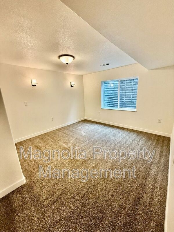 Building Photo - 3333 Bright Moon Dr