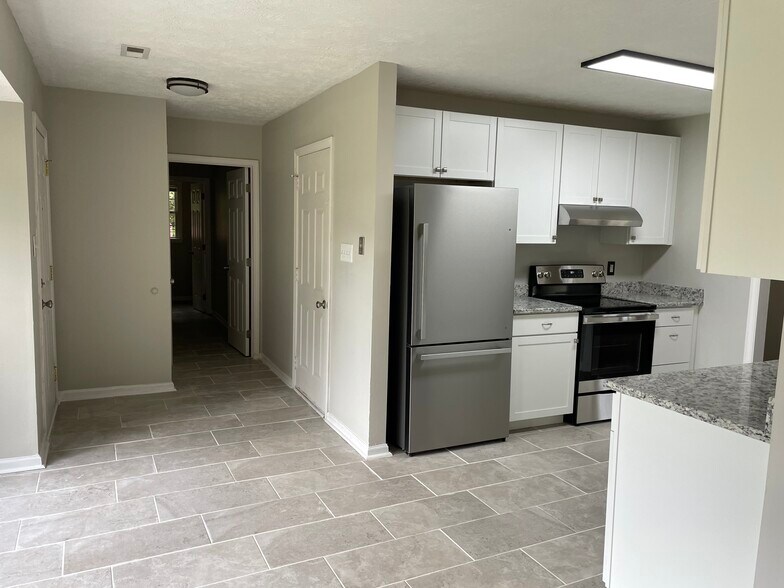 Kitchen, back door and garage door - 5503 Heather St