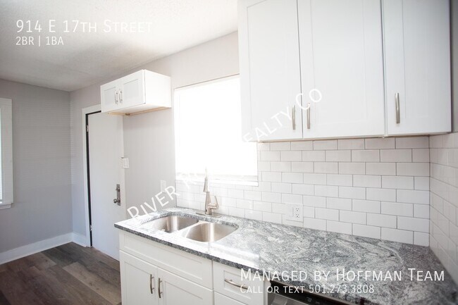 Building Photo - 914 E 17th St