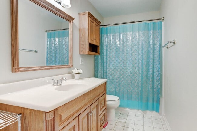 Building Photo - Spacious home on 1/3 of an acre w/ BONUS F...