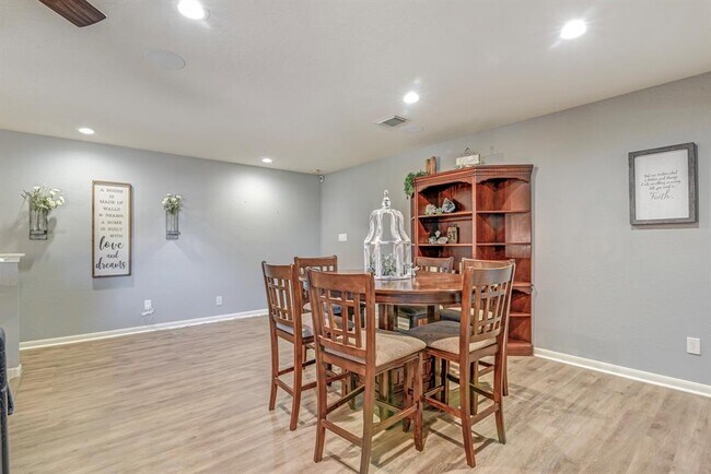 Building Photo - 2409 Daytona Ct
