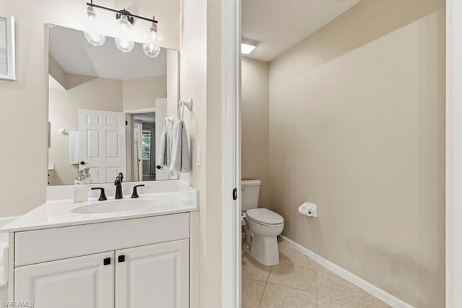 Building Photo - 10040 Valiant Ct