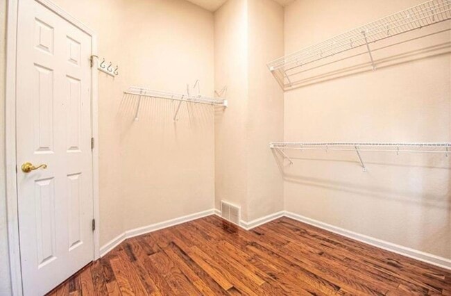 Building Photo - 126 Cottonwood Dr