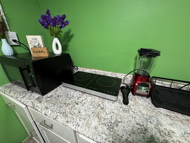 Building Photo - 411 W Pearce St