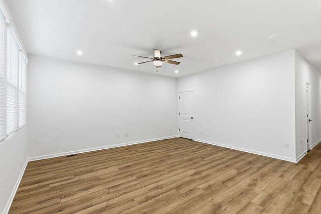 Building Photo - 538 Penwell Dr
