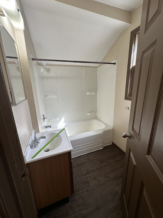 Building Photo - 224 Madison St