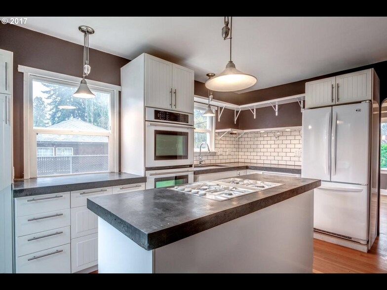 Gas Range Double Wall Ovens - 4709 NE 15th Ave