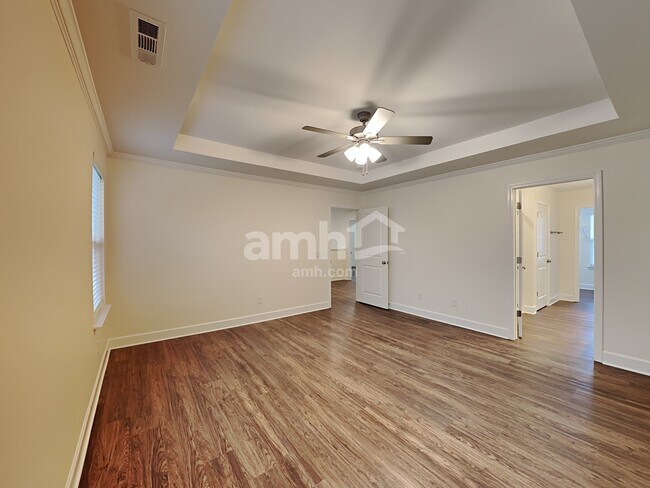 Building Photo - 3024 Esquire Dr