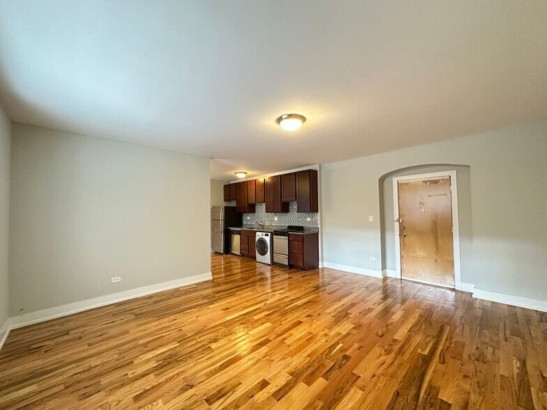 Building Photo - 562 W Arlington Pl