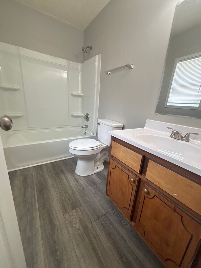 Building Photo - 23 Camelot Cove