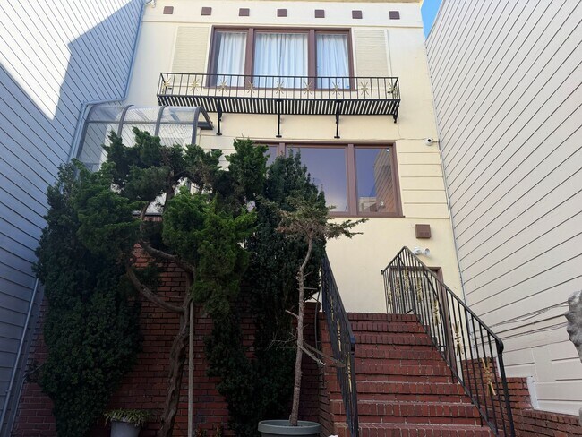 Building Photo - 1247 Pacific Ave