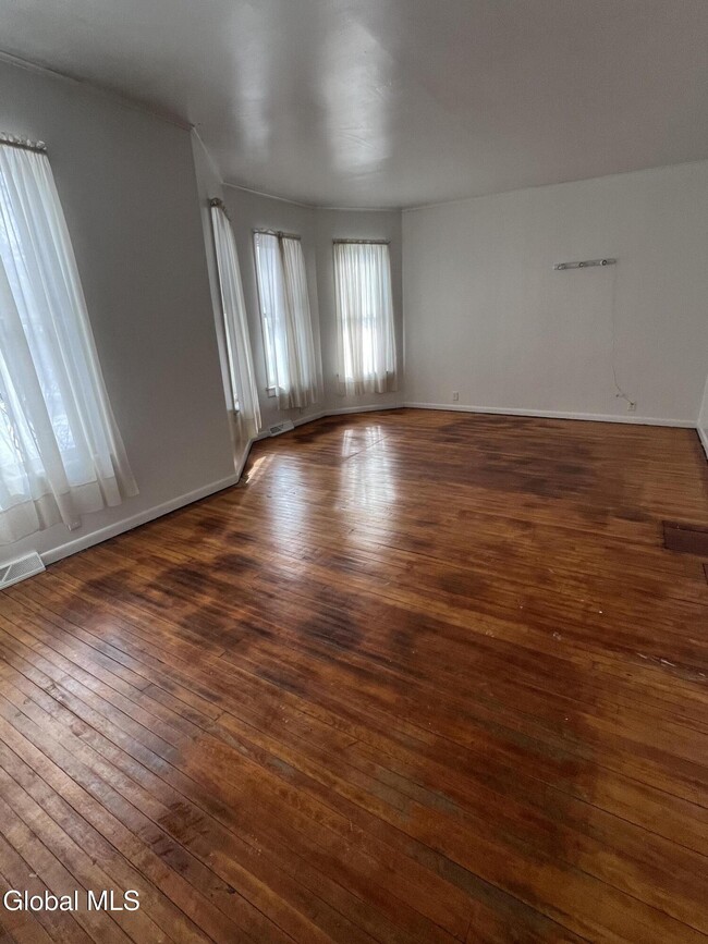 Building Photo - 214 Market St