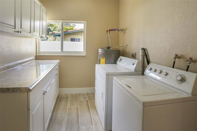 Building Photo - 8870 SW 87th St