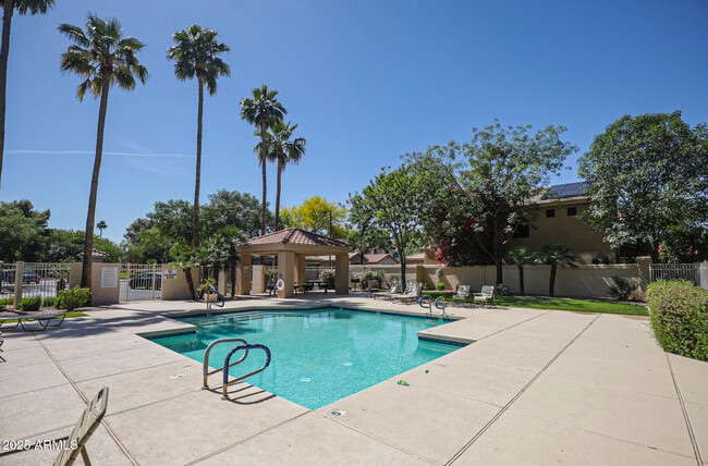 Building Photo - 1950 W Park Pl