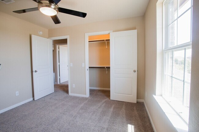 Building Photo - 1005 Papaya Cove