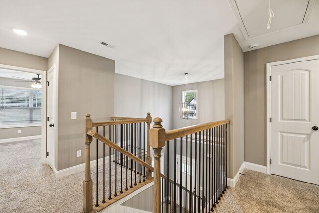 Building Photo - 3 Bedroom 2 1/2 Bathroom Home!!