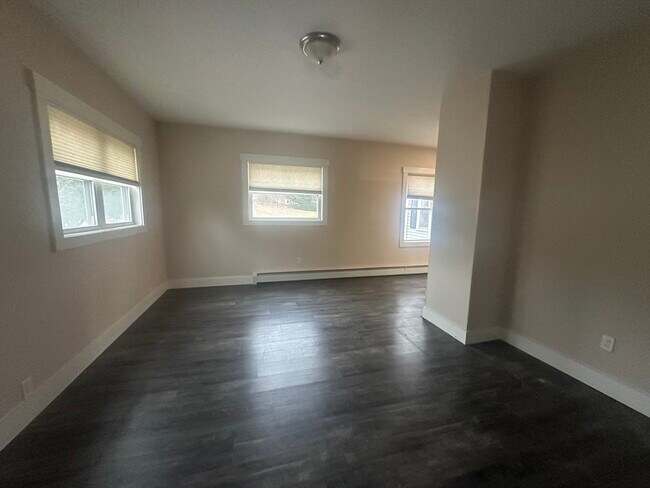 Building Photo - 105 Elm St