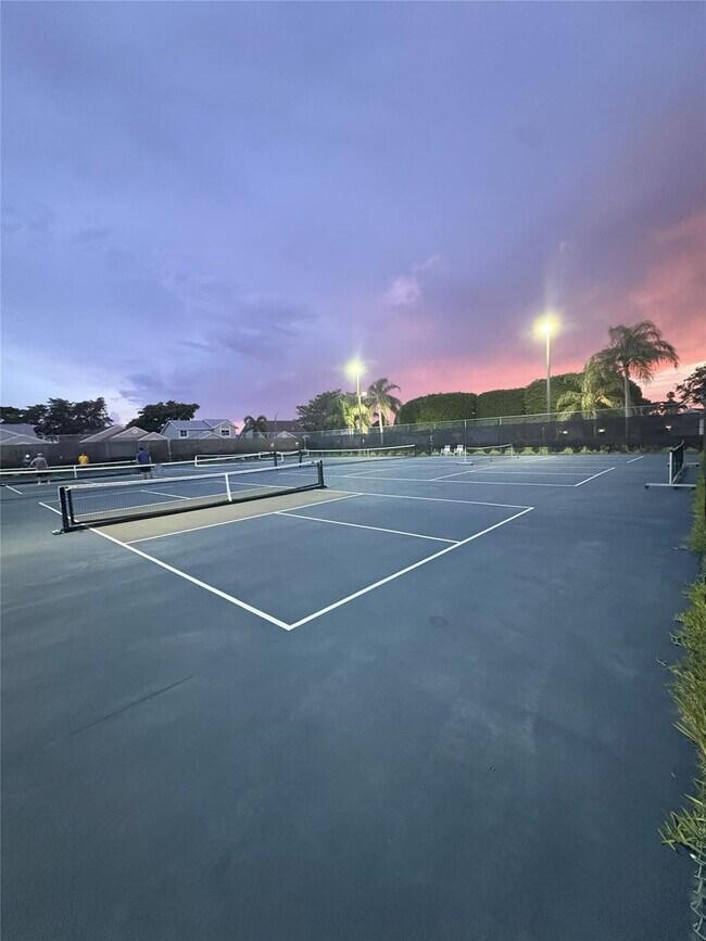 Building Photo - 13770 Oneida Dr