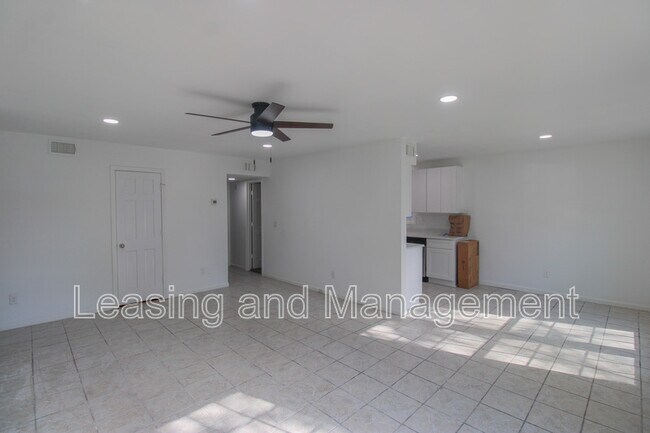 Building Photo - 910 Sea Gull Dr