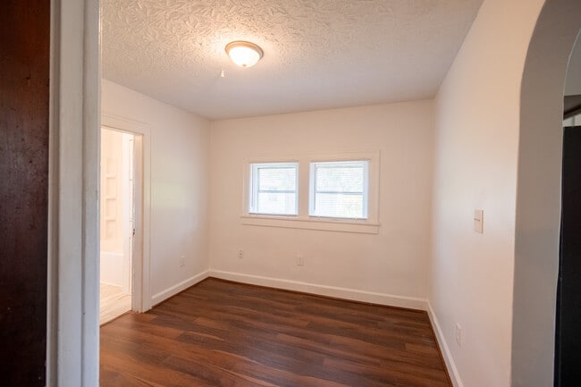 Building Photo - 433 N Randall St