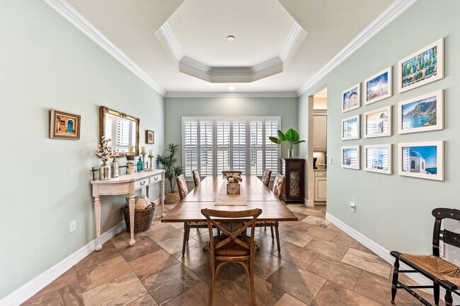 Building Photo - Furnished 3 Bedroom Luxurious Single Famil...