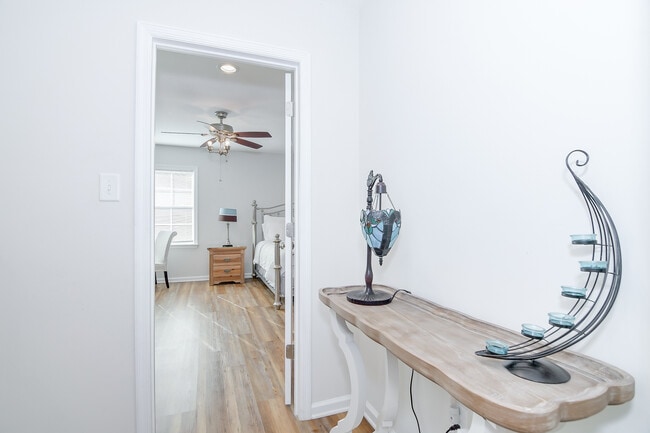 Building Photo - 4117 Knollcrest Cir N