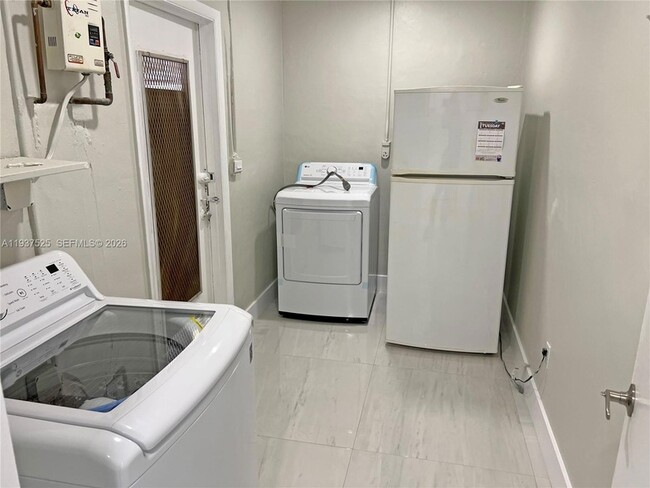 Building Photo - 11962 SW 37th Terrace