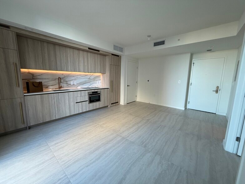 Building Photo - 77 SE 5th St