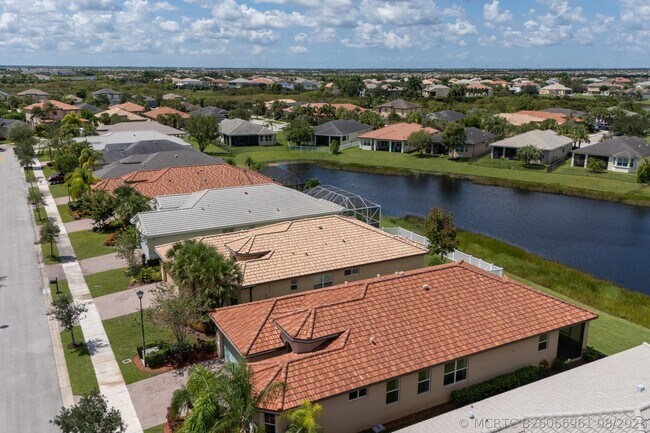 Building Photo - 11263 SW Barton Way