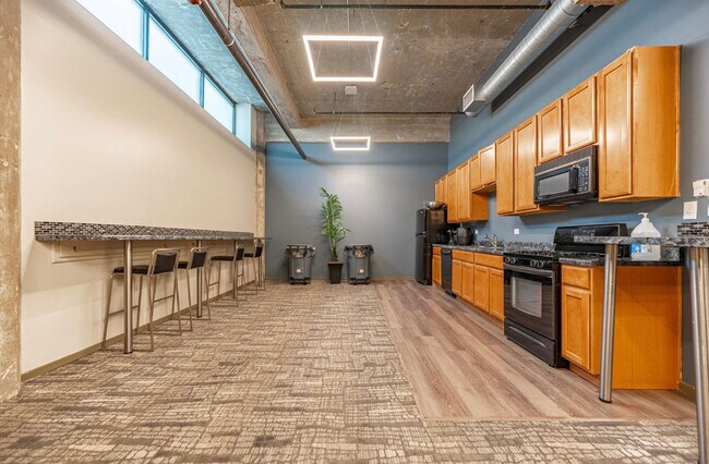 Building Photo - 210 S Desplaines St
